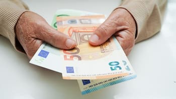 Oficial | Te otorgarán una ayuda mensual de 300 euros si te jubilaste entre 2016 y 2021: ¿cómo solicitarla y cuáles son los requisitos?