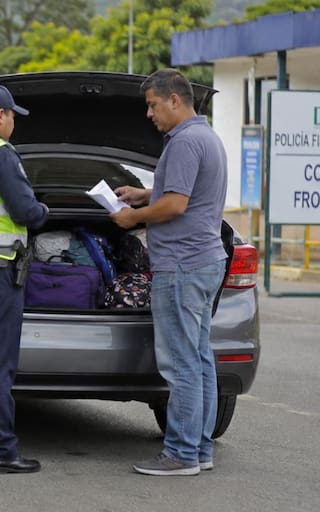 Oficial y confirmado | Las autoridades fronterizas revisarán vehículo por vehículo y podrán retener estos objetos si incumplen la norma