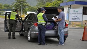 Oficial y confirmado | Las autoridades fronterizas revisarán vehículo por vehículo y podrán retener estos objetos si incumplen la norma