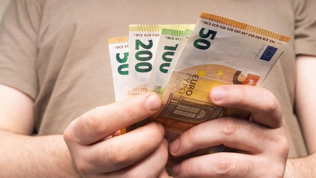 Ofrecen becas de hasta 23.000 euros para profesionales: cómo inscribirse y qué requisitos hay que cumplir