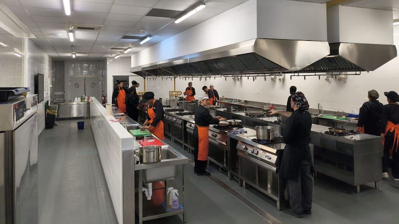 Ofrecen cursos gratuitos para acceder a empleos con rápida salida laboral y sueldos de 1300 euros mensuales: cómo inscribirse. Foto: Ayuntamiento de Madrid