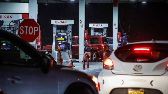 Cumbre global para enfriar el precio del petróleo: la oferta al mercado que no se podría rechazar