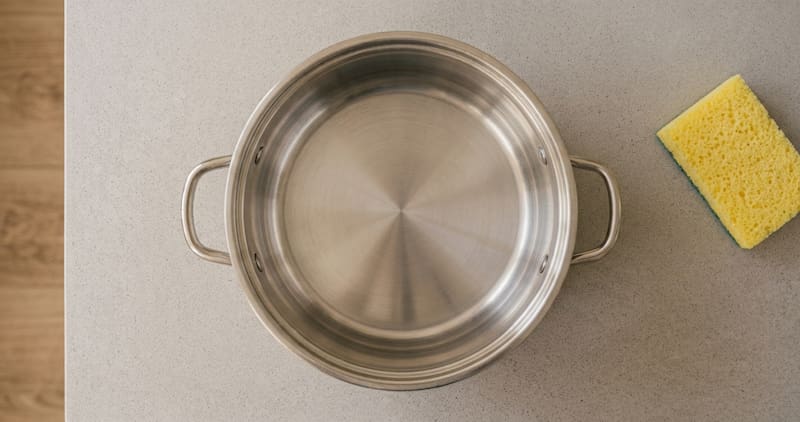 Ni detergente ni limón: la mejor manera de eliminar la quemadura de una olla y dejarla como nueva.