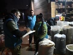 “Patrulla vecinal” a favor de los manteros: delatan dónde está la policía a los trabajadores de Flores