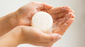 Adiós al jabón: la nueva alternativa para bañarse que ya es tendencia en todo el mundo