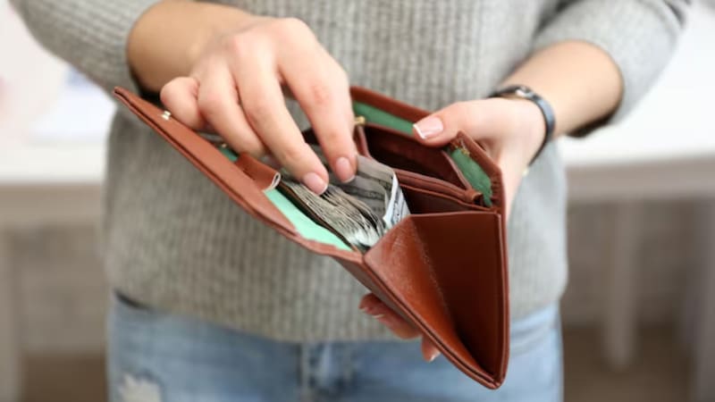 Las personas que ordenan los billetes de mayor a menor son controladoras, ordenadas y prolijas.