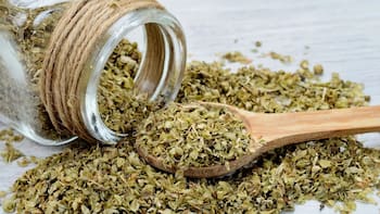 La especia fragante que alivia los dolores de rodilla y previene la inflamación articular
