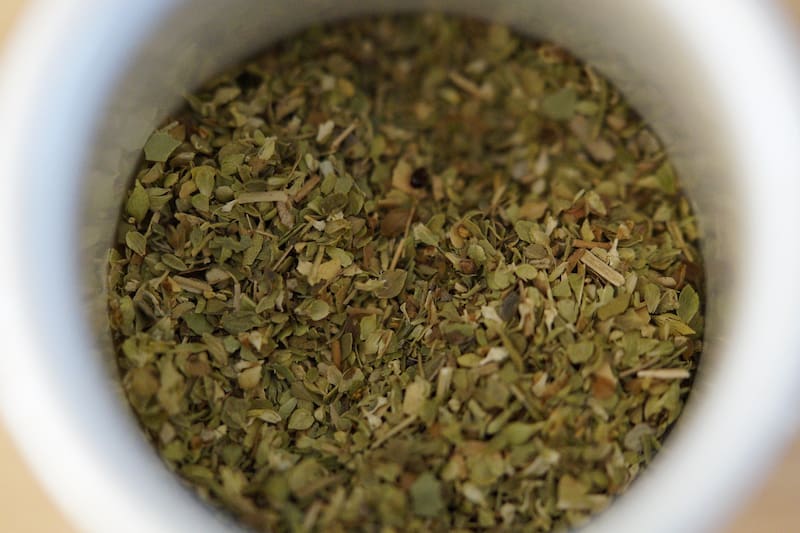 La especia aromática que calma los dolores de rodilla y evita la inflamación articular.