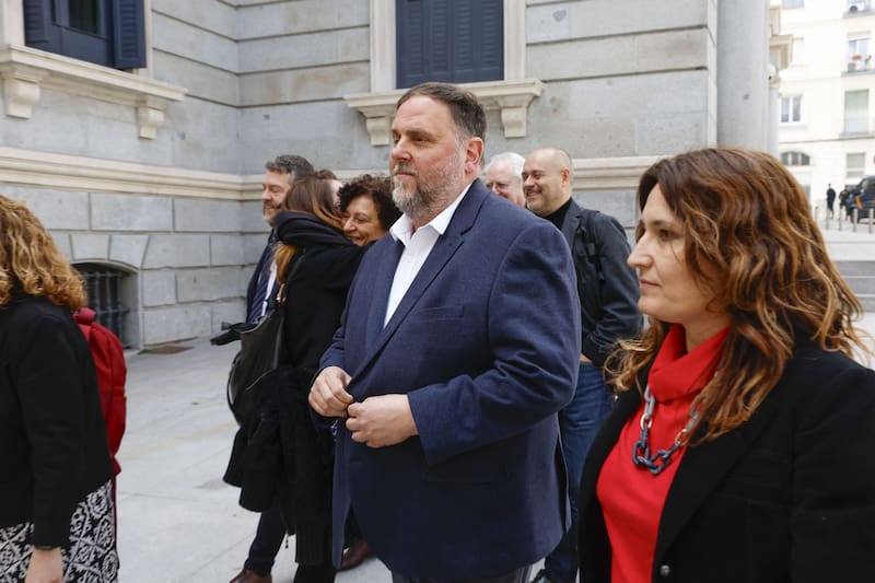 Feijóo dice que Junqueras está inhabilitado pero Sánchez le hace "ministro de Hacienda. (Fuente: EFE / Zipi Aragón)