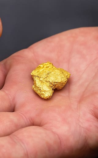 Todos lo tiran a la basura pero contiene oro de 22 quilates que puede valer miles de dólares