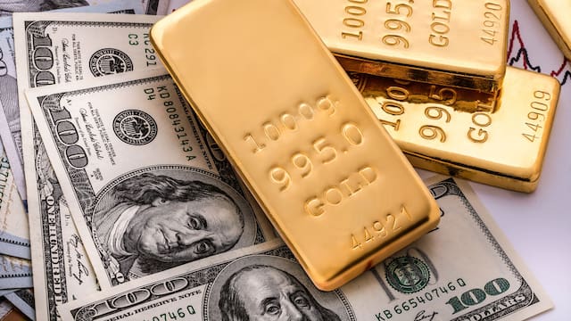 Oro versus dólar: por qué cada vez más inversores apuestan al metal precioso