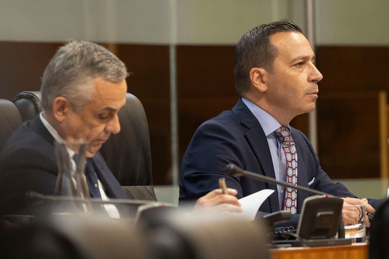 El portavoz de Vox en la Asamblea de Extremadura, Óscar Fernández Calle, defendió el voto en contra de su grupo y reiteró que solo apoyarán un gobierno si hay acuerdos concretos en políticas para la región.