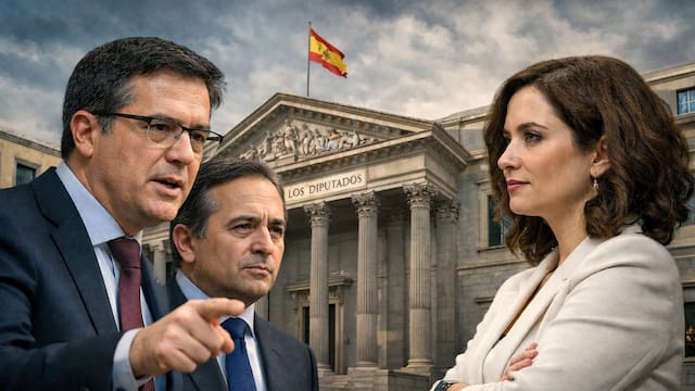 Óscar López y Albares cargan contra Ayuso por conceder la medalla de Madrid a Estados Unidos