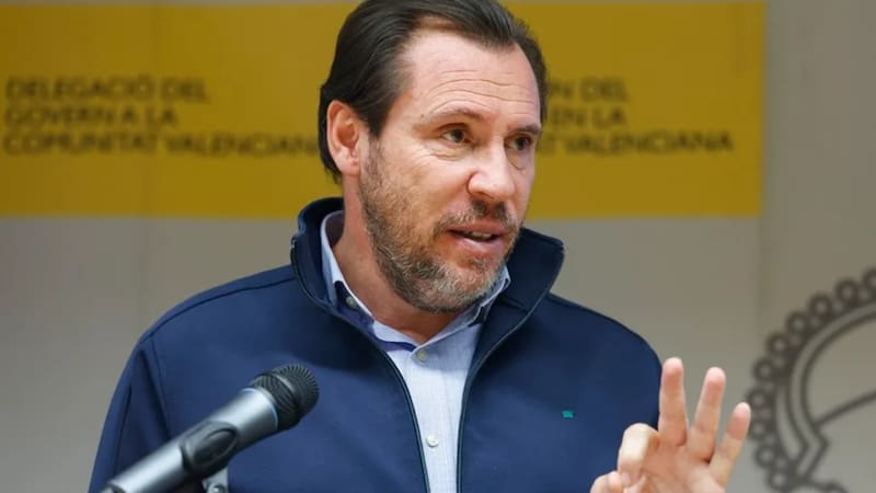 El ministro de Transportes, Óscar Puente, concentra las críticas de los partidos tras el accidente.