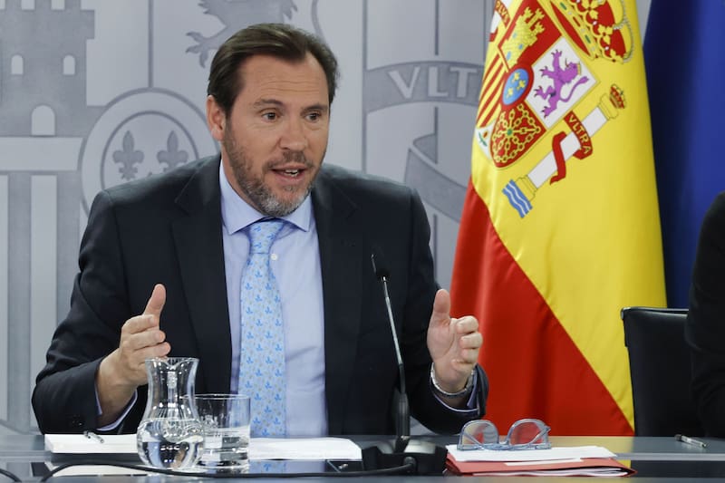 Óscar Puente confirmó que la nueva flota forma parte de la modernización del sistema ferroviario y del refuerzo de la alta velocidad en España.