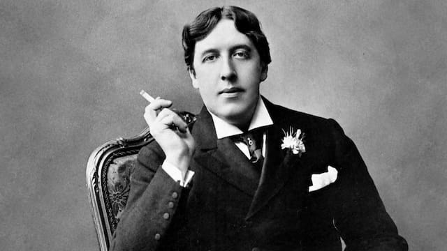 Oscar Wilde, escritor: “Un hombre puede ser feliz con cualquier mujer, siempre que no la ame”