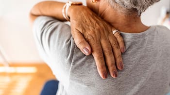 Adiós osteoporosis: el mineral que recomiendan los médicos para fortalecer los huesos y disminuir el riesgo de fracturas