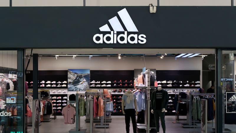 Outlet de Adidas: ofrecen 3x2 en ropa y zapatillas desde $ 64.0000, ¿cómo aprovechar la oferta? Foto: Shutterstock