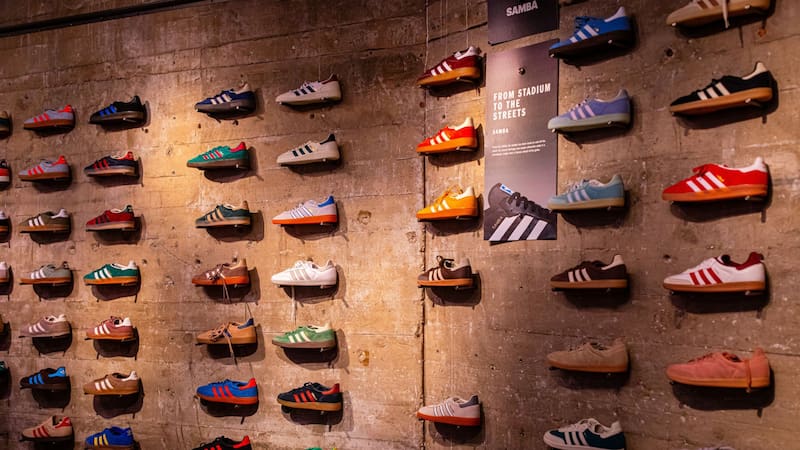 Outlet de Adidas: ofrecen 3x2 en ropa y zapatillas desde $ 64.0000, ¿cómo aprovechar la oferta? Foto: Shutterstock