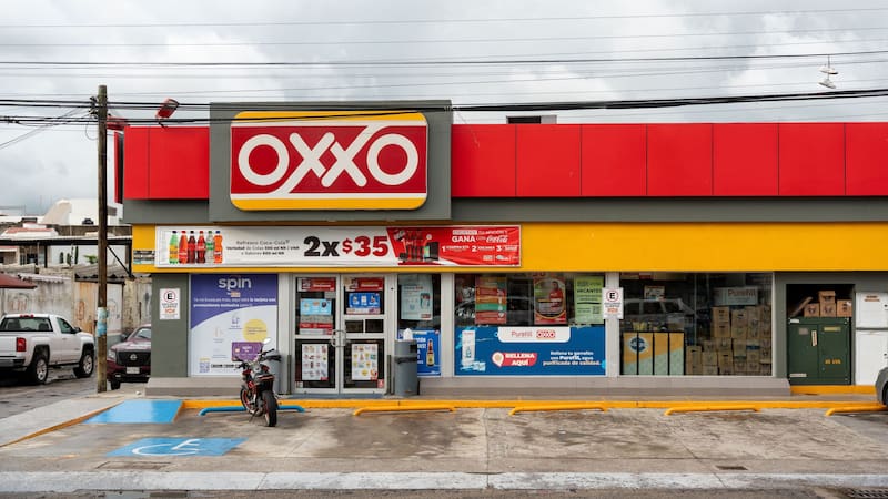 Oxxo le dice adiós a su formato tradicional y reconvierte más de 1,500 tiendas en todo el país.