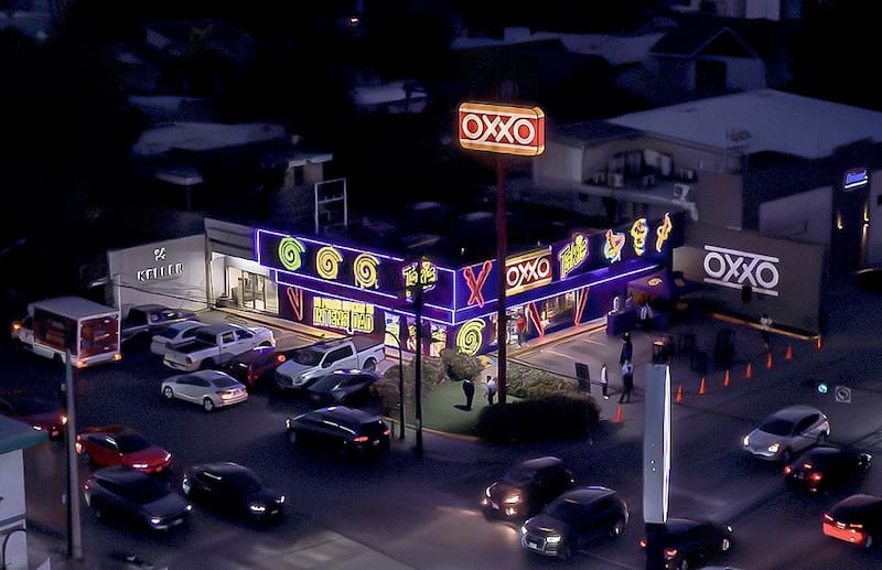 Oxxo cambió su estrategia de negocio y desaceleró la apertura de tiendas en México.