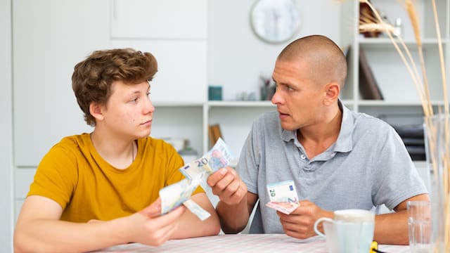 Confirmado por Hacienda| Los hijos no tendrán que tributar el IRPF si reciben una donación directa de sus padres