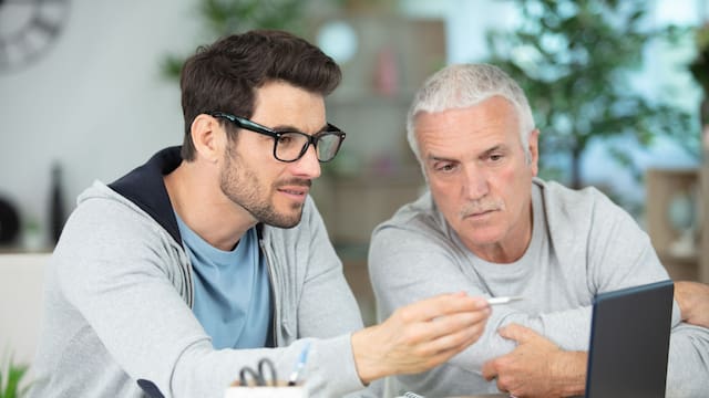 Confirmado por Hacienda | Los mayores de 65 años que donen su vivienda a sus hijos no tendrán que pagar impuestos