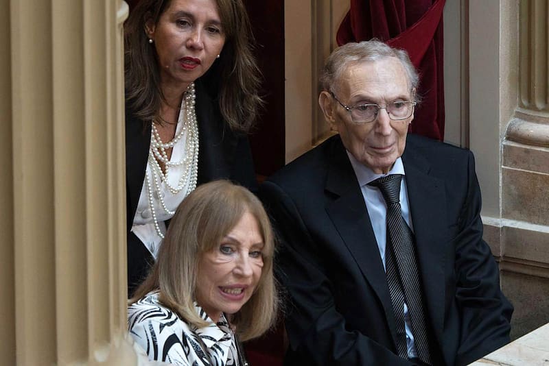 NOTICIAS ARGENTINAS BAIRES, MARZO 1: El presidente inaugura el 144° período de sesiones ordinarias con un discurso en cadena nacional y fuerte expectativa política. Los legisladores van llegando al recinto. FOTO: CLAUDIO FANCHI /NA.