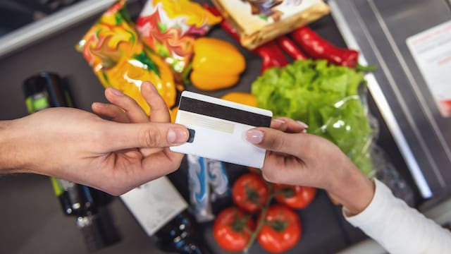 ¿Por qué no debes abonar la compra del supermercado con tarjeta de crédito en septiembre de 2026?