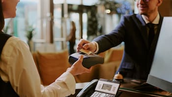 El Gobierno de España controlará todos tus pagos con tarjeta si superan esta cantidad a partir de 2026