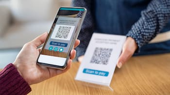 Pagar con QR en cualquier comercio, directo de tu saldo en dólares: esta billetera ahora lo permite