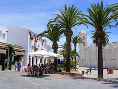 La rebelión del cobro sin efectivo: Cómo fondas y artesanos van por el dinero que antes se quedaba en los grandes hoteles