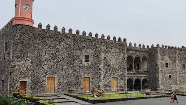 Arqueólogos descubren que el viejo monje enterrado en el Palacio Hernán Cortés en el siglo XVI no era en realidad Juan Leyva