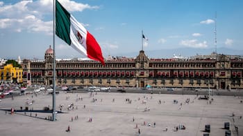 México retiene el grado de inversión: Fitch mantiene nota en ‘BBB-’ bajo la sombra de Pemex y la reforma judicial