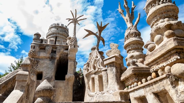 Un cartero rural tardó 33 años en construir un palacio con piedras: hoy es un monumento histórico