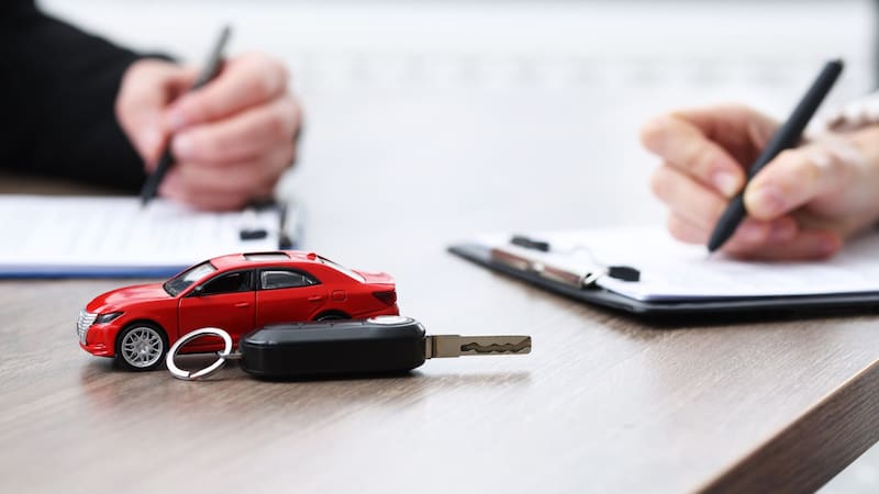 Palo directo a los conductores: el Gobierno da ayudas directas para cambiar el coche por uno eléctrico y este es el trámite que tienes que hacer