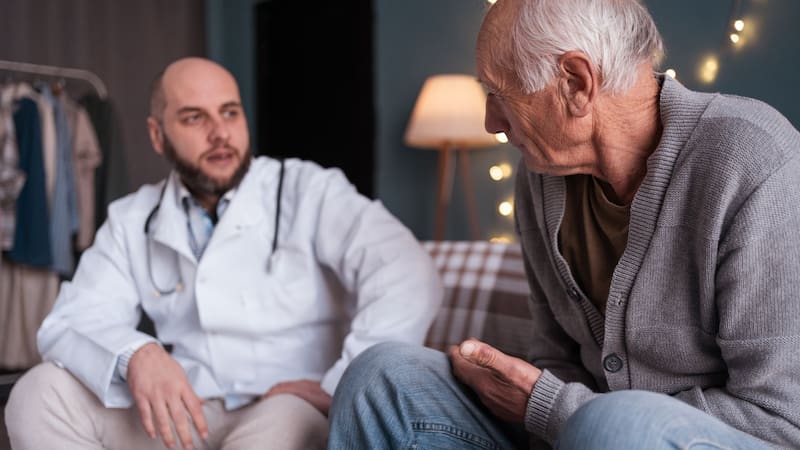 Alerta a los cobros indebidos en PAMI: qué hacer cuando el médico te exige un copago o un adicional