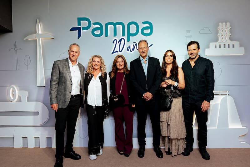 Marcelo Mindlin y su esposa Mariana; Damián Mindlin y su esposa Karina, Gustavo Mariani y su esposa Mariana.