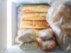 ¿Qué pasa si congelas el pan apenas lo compras? Así cambia su conservación, según los expertos