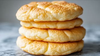 Pan nube en sartén: la receta esponjosa, sin harina y en 10 minutos