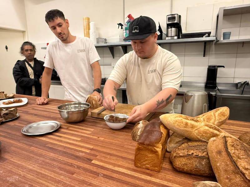 Los panaderos de levando utilizan combinaciones de harinas orgánicas para crear panes únicos.