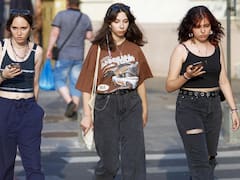 Adiós a los jeans anchos: la nueva tendencia que llega desde Europa para esta primavera 2026
