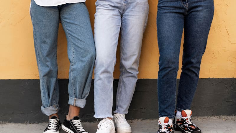 Adiós a los jeans holgados: la nueva moda que proviene de Europa y los remplazará para siempre.