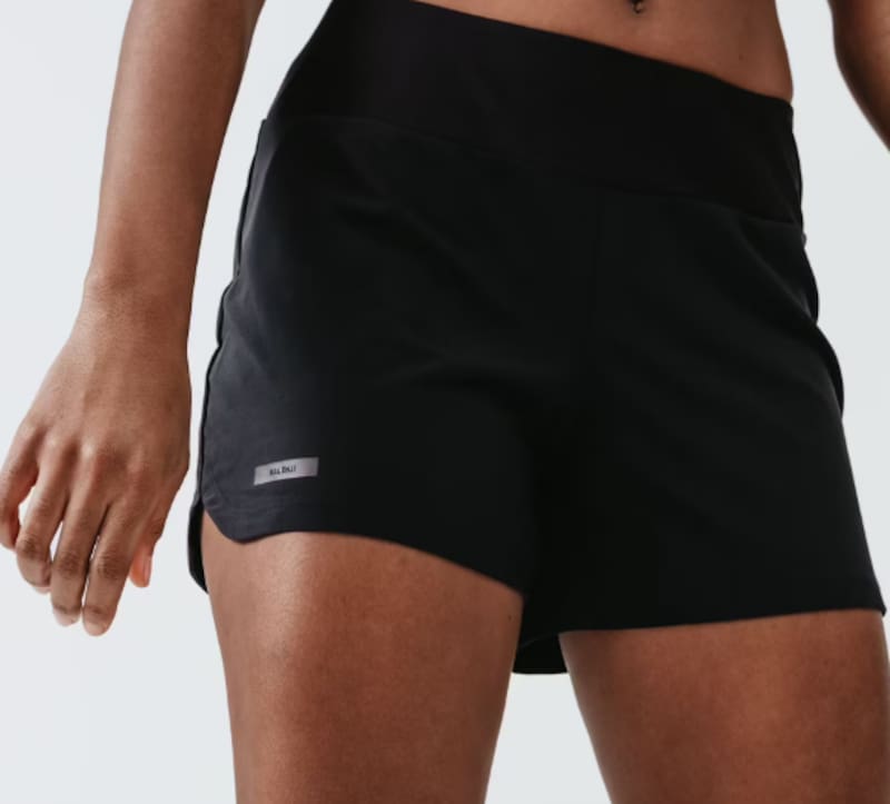 Estos pantalones cortos de Decathlon son tendencia: se consiguen por menos de 10 euros y son ideales para running.