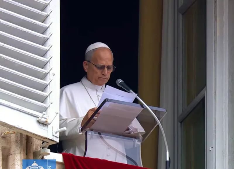 El ufólogo y cineasta británico Mark Christopher Lee generó controversia al afirmar que el Vaticano podría estar preparándose para un posible contacto con vida extraterrestre y que el Papa León XIV podría pronunciarse sobre este tema durante 2026.