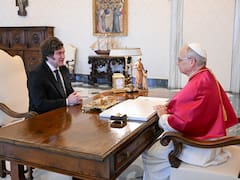 De los cruces políticos a la invitación al Papa: el giro de Milei y por qué se acerca a la Iglesia