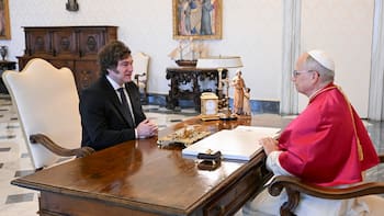 De los cruces políticos a la invitación al Papa: el giro de Milei y por qué se acerca a la Iglesia
