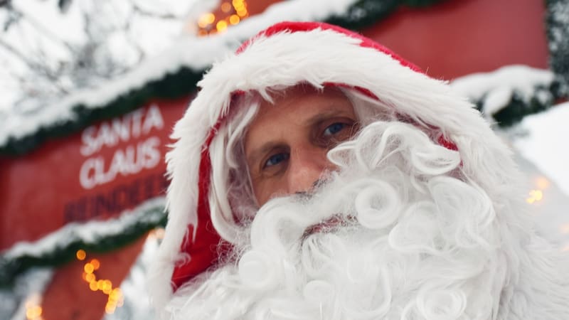 En el presente, hay más de 40 variantes reales y documentadas del nombre del viejito de los regalos. (Foto: Pixabay).