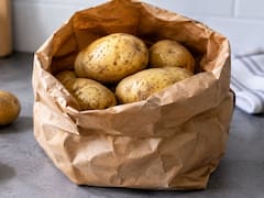 Poner papas en una bolsa de papel: para qué sirve y por qué lo recomiendan