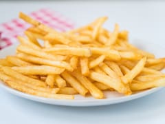 Ordenan retirar estas famosas papas fritas de todos los supermercados del país por contaminación: producen fiebre y vómitos incontrolables